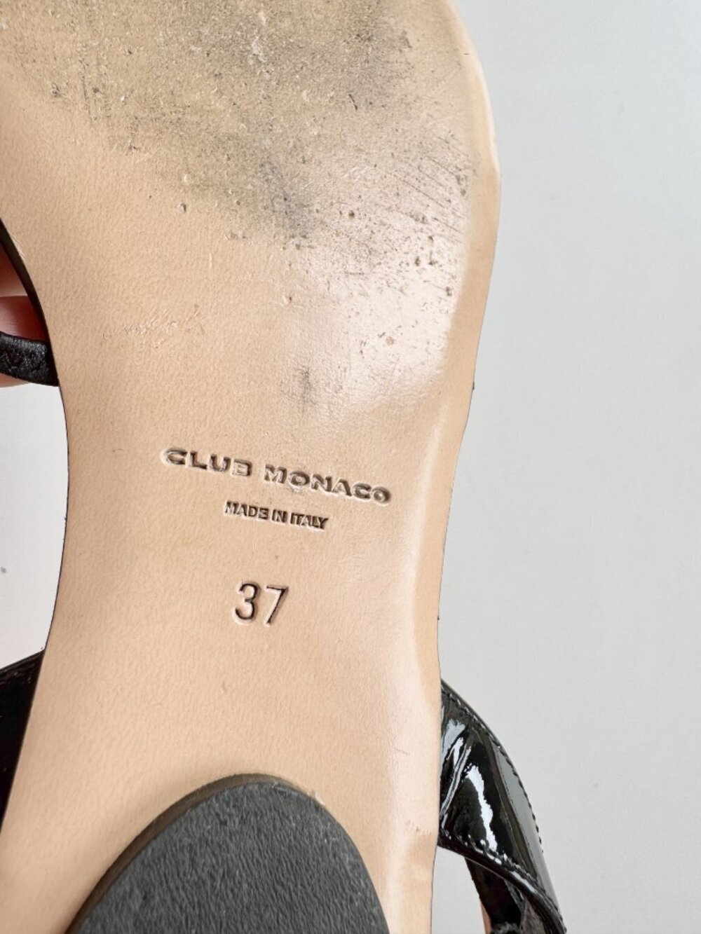 CLUB MONACO Black Patent Leather Flat Strappy Toe Thong Sandals, Size 37 - Picture 8 of 8
